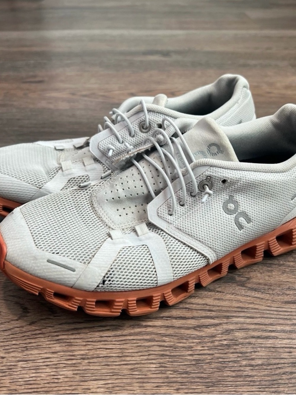On Cloud 5 Running Shoes
Women's 8.5 White Orange Athletic
Sneakers Comfort